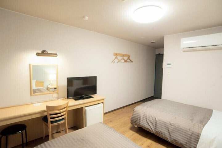 Room 6 of 25