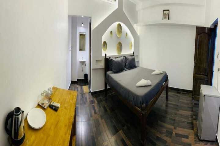 Room 4 of 31