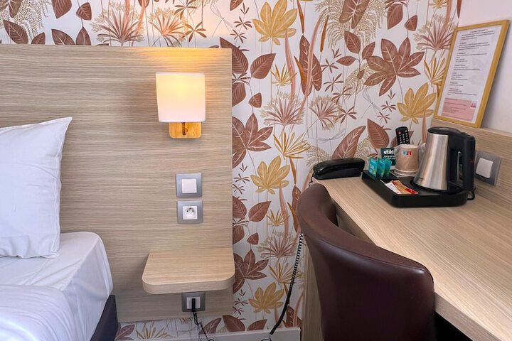 Room 6 of 62