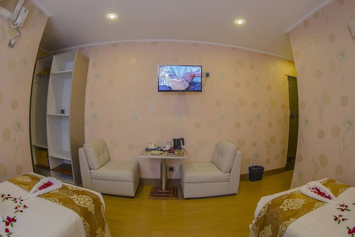 Room 25 of 40