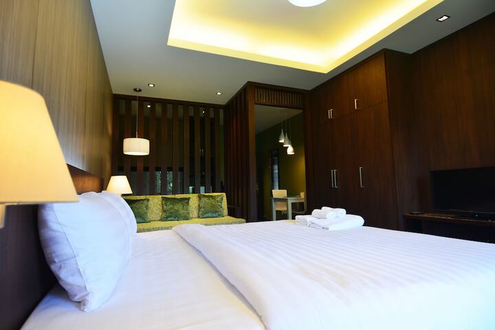Room 4 of 63