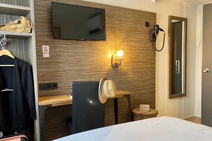 Room 30 of 127