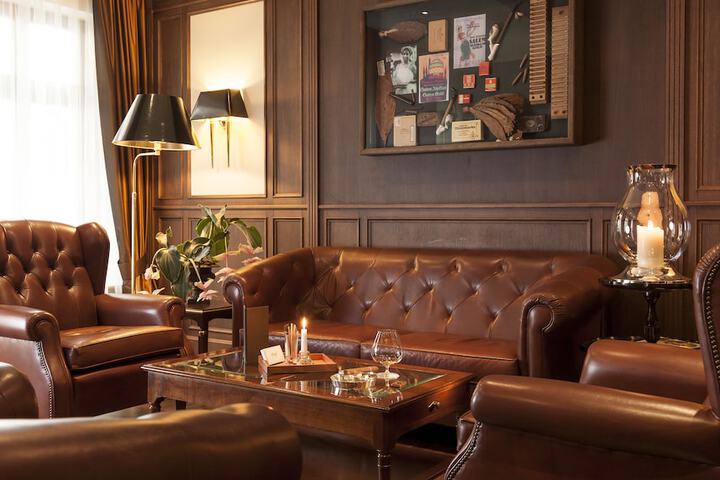 Lounge 52 of 66