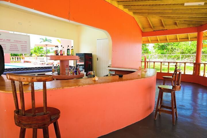 Lounge 49 of 61