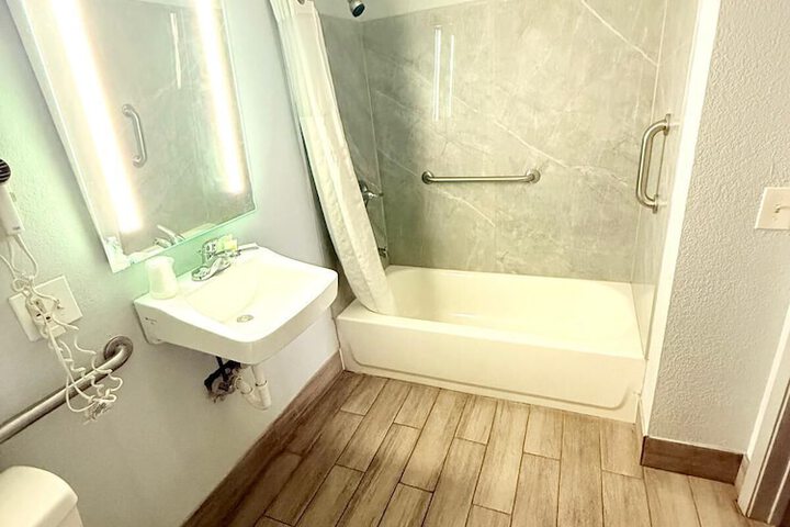 Room 15 of 25