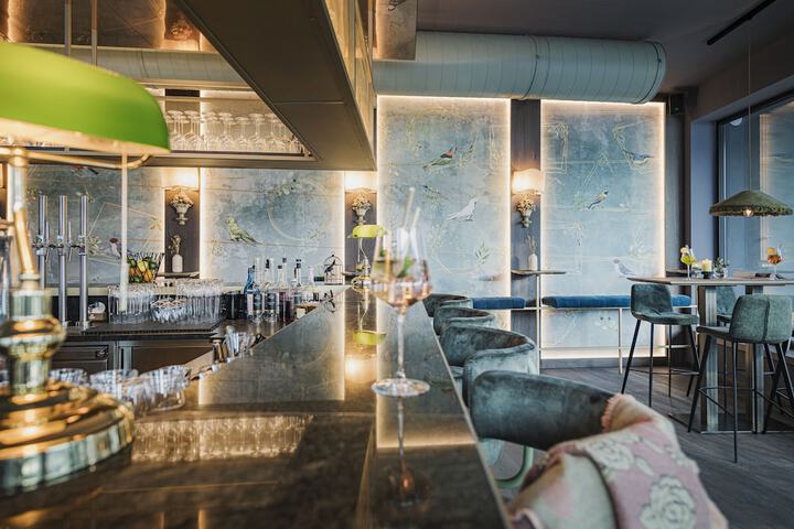 Lounge 131 of 154