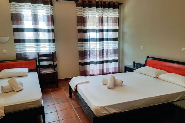Room 10 of 76