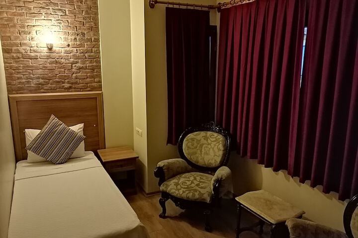 Room 5 of 38