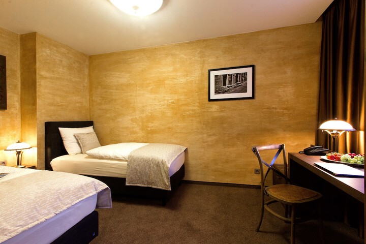 Room 5 of 81