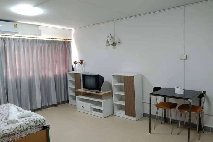 Room 5 of 16