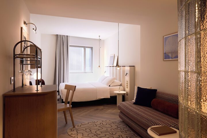 Room 34 of 110