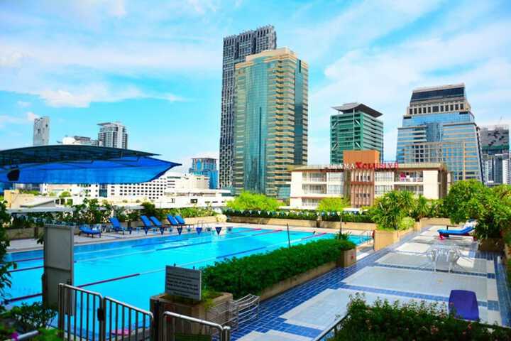 Hotel Pool