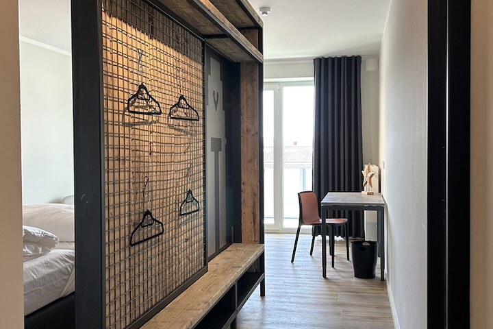 Room 11 of 26