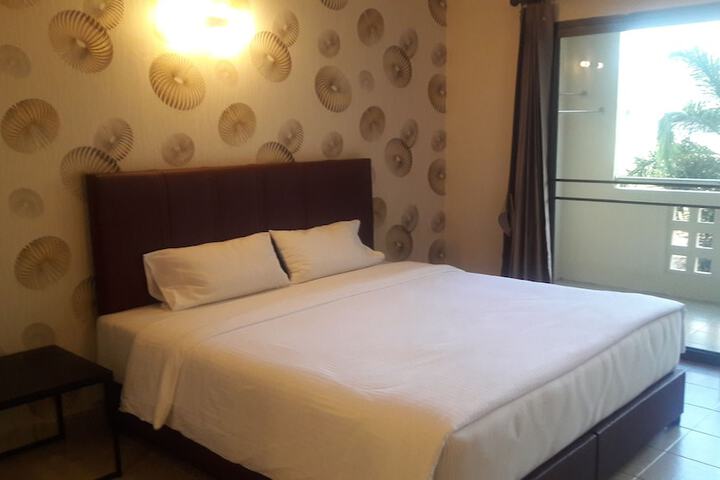 Room 13 of 42