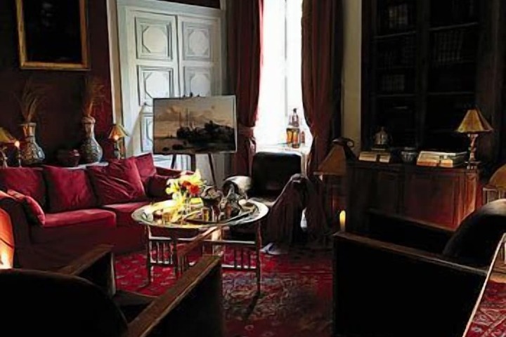 Room 42 of 101