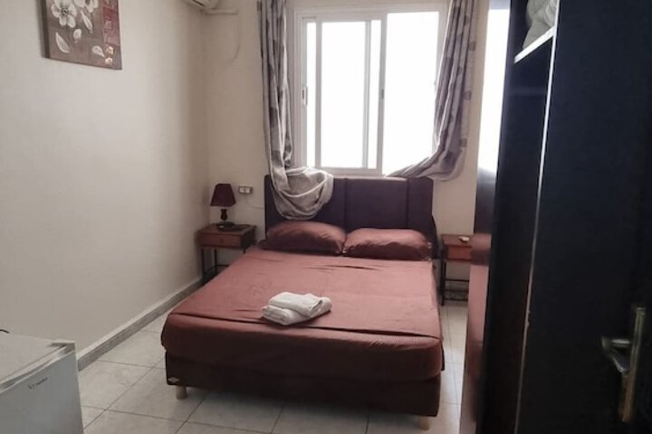 Room 5 of 12