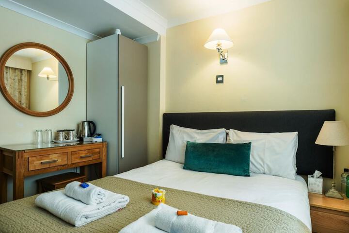 Room 7 of 28