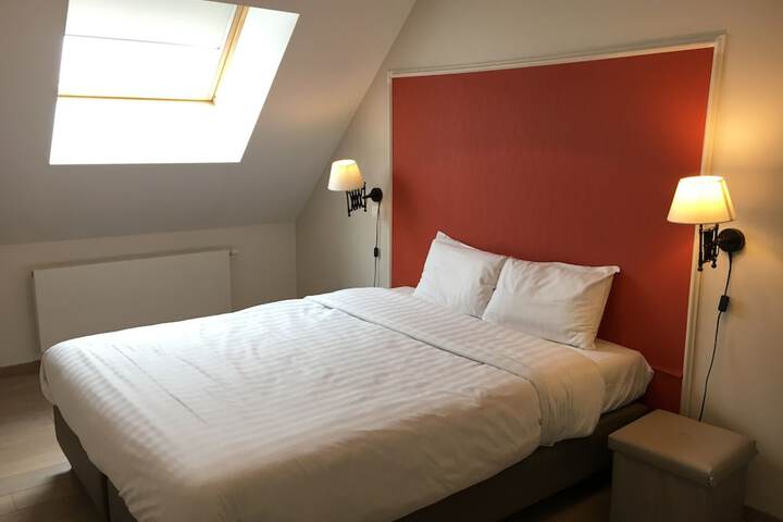 Room 5 of 44