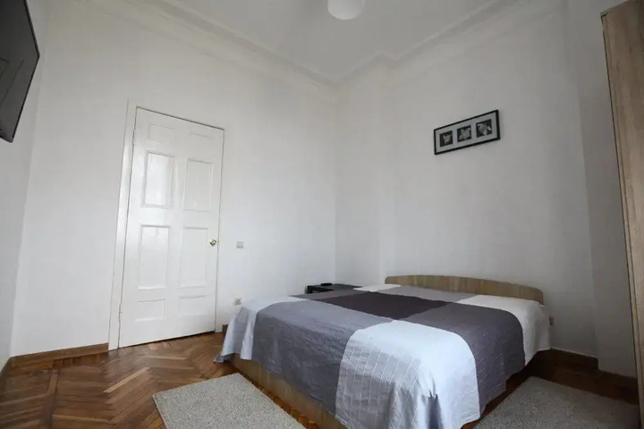 Room 3 of 7