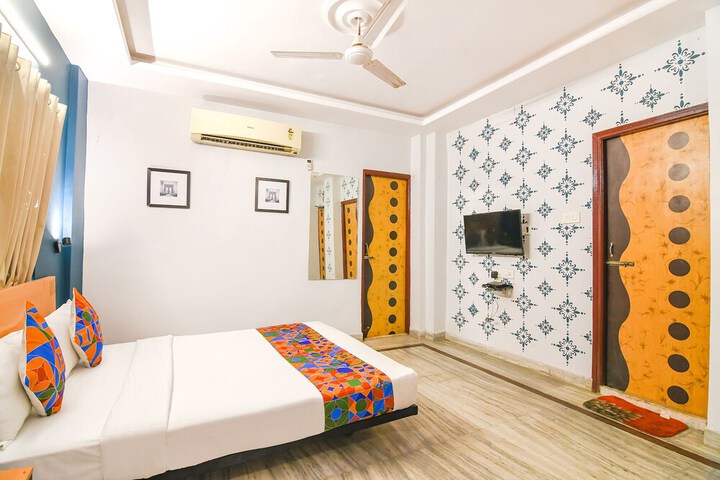 Room 15 of 34