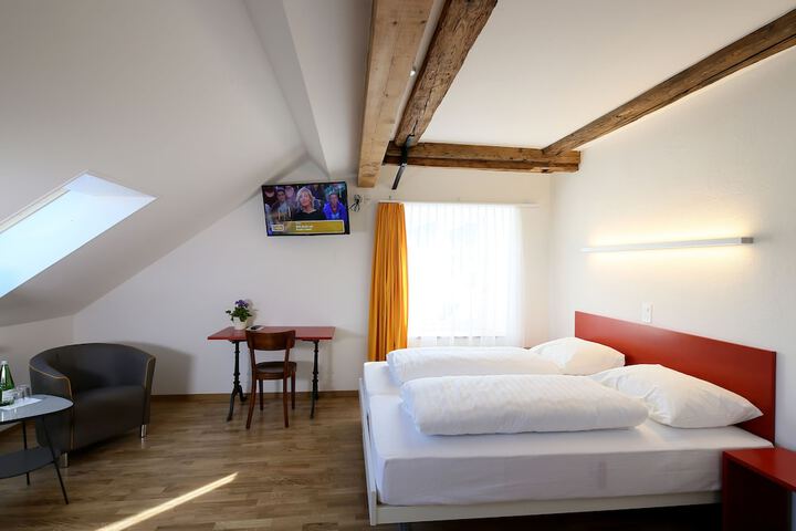 Room 16 of 60