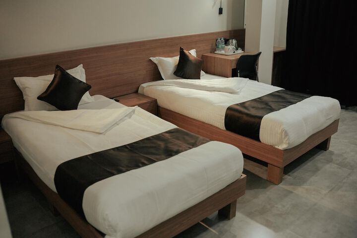 Room 11 of 37