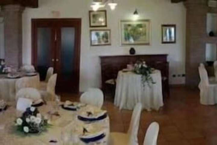 Ballroom/Hall 34 of 60