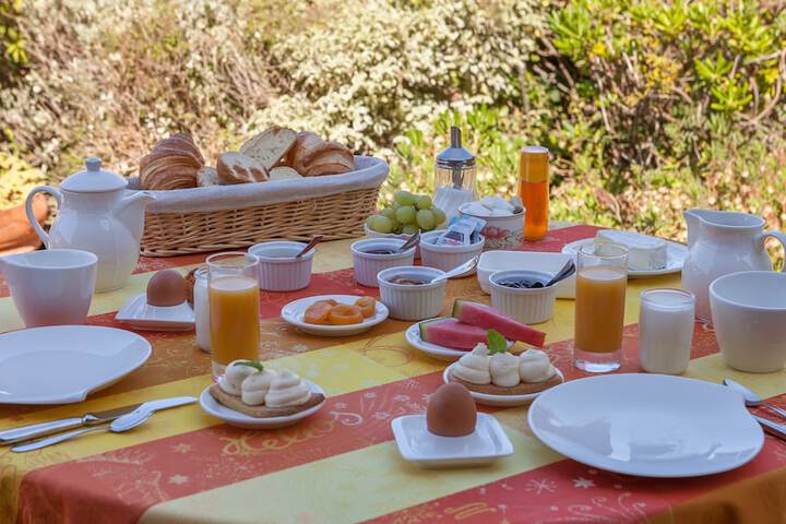 Breakfast/Coffee Service 64 of 97