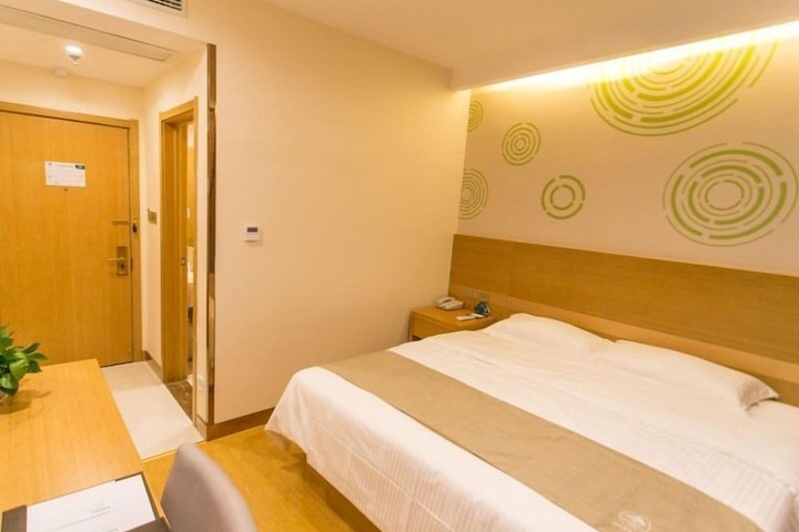Room 6 of 52