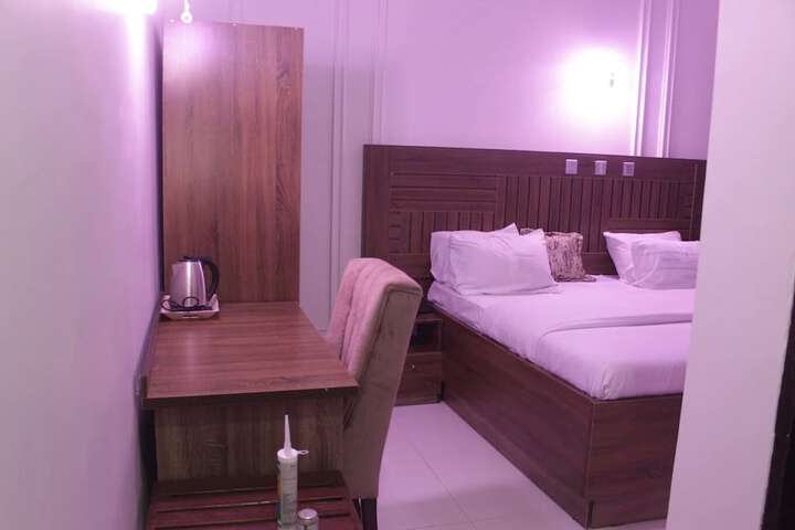 Room 5 of 27