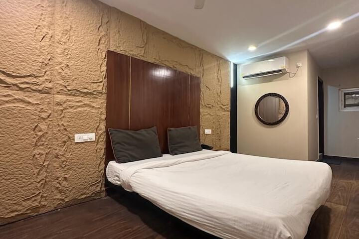 Room 15 of 46