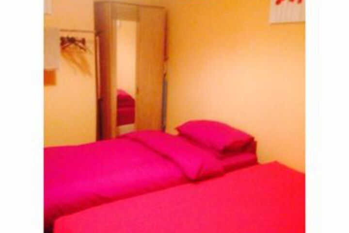 Room 4 of 18