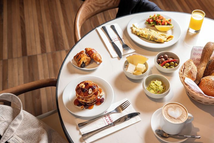 Breakfast/Coffee Service 90 of 104
