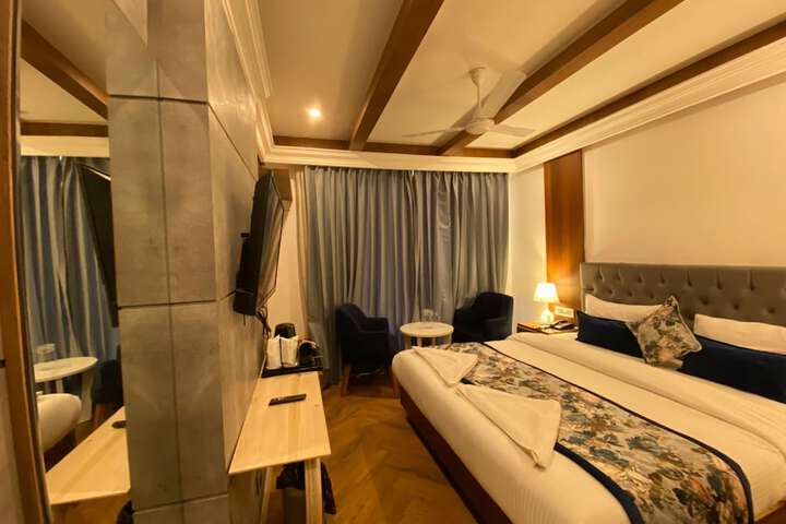 Room 7 of 53