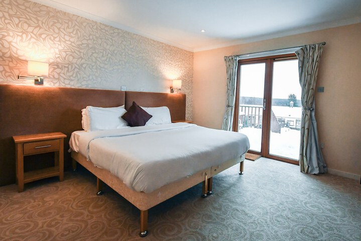 Room 4 of 89