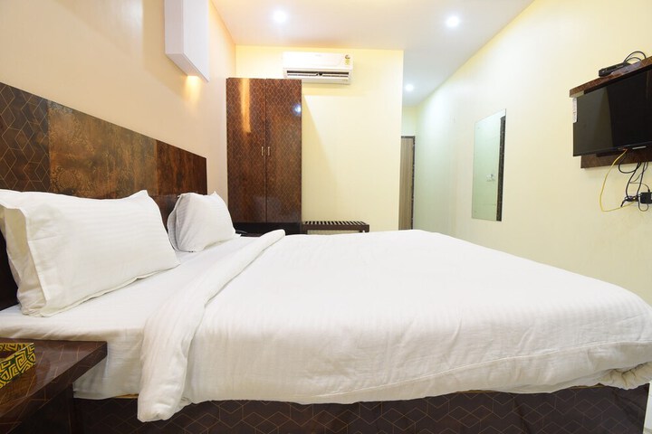 Room 6 of 6