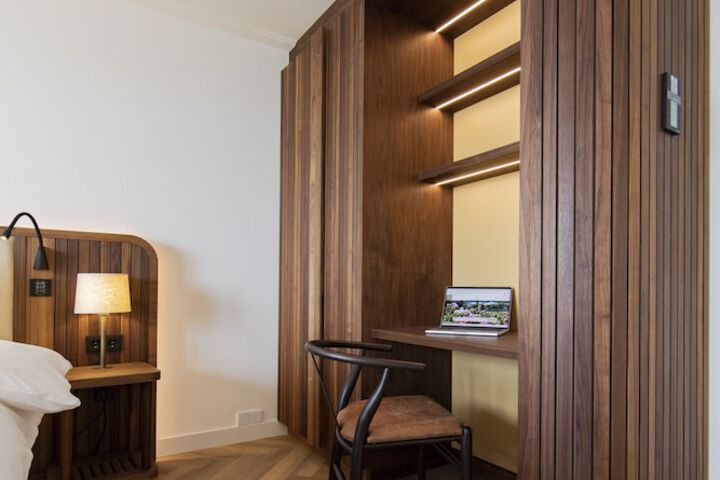 Room 9 of 37