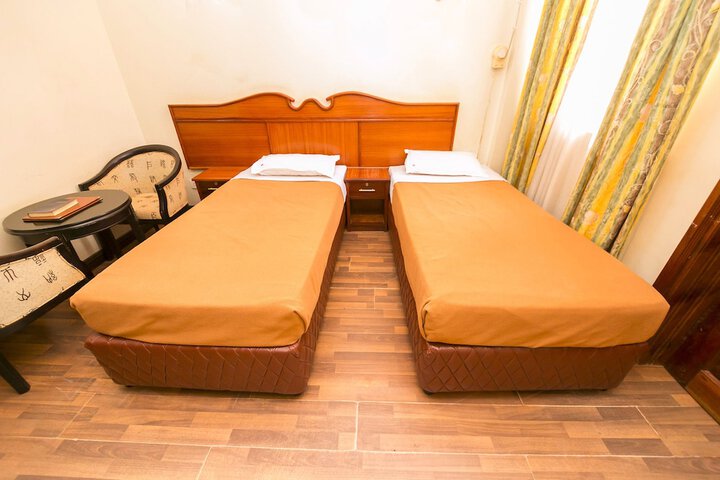 Room 11 of 28