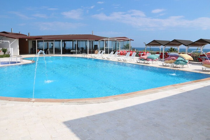 Pool 33 of 71