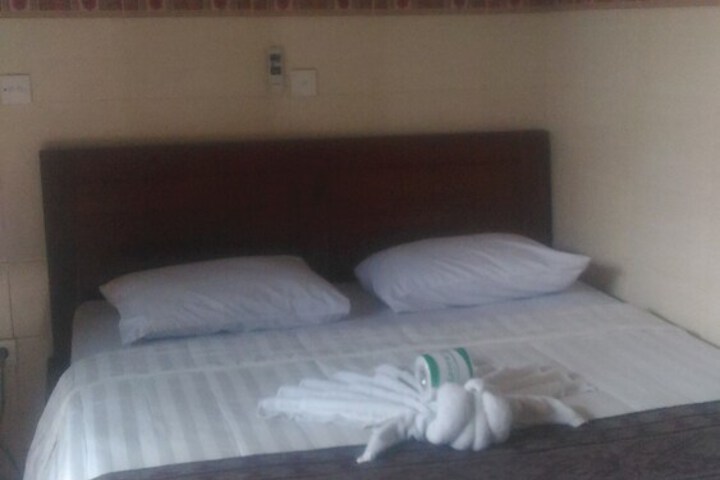 Room 4 of 44