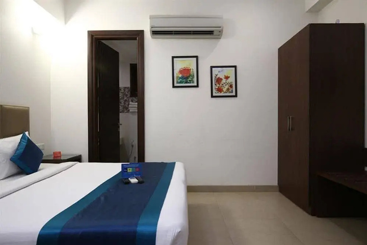Room 5 of 12