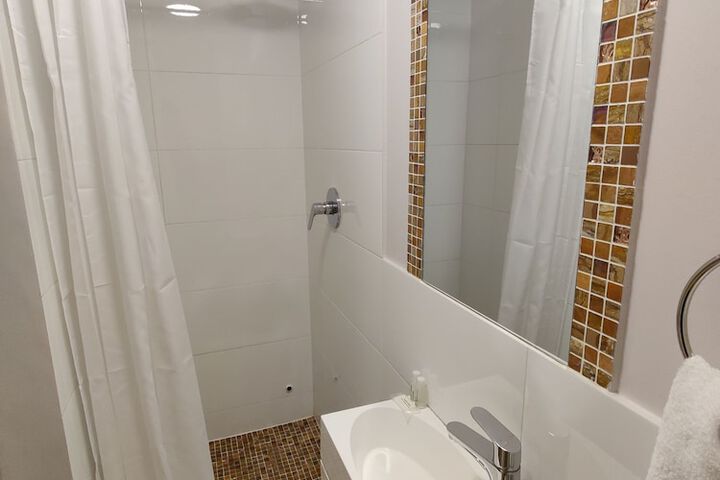 Room 46 of 61