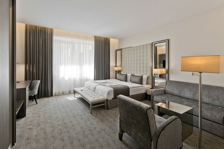 Room 13 of 70