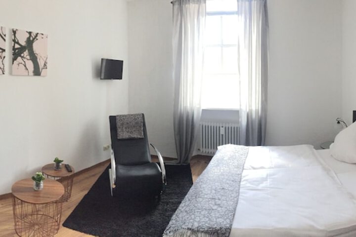 Room 4 of 15