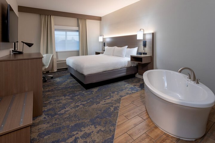 Suite 1 Bedroom Soaking Tub (7 of 10)