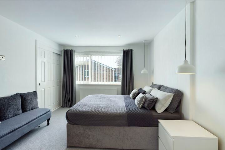 Room 5 of 12
