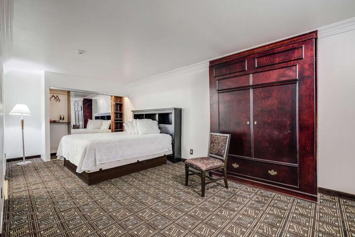 Standard | King Bed (18 of 19)