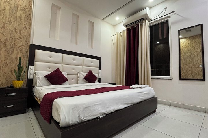 Room 8 of 15