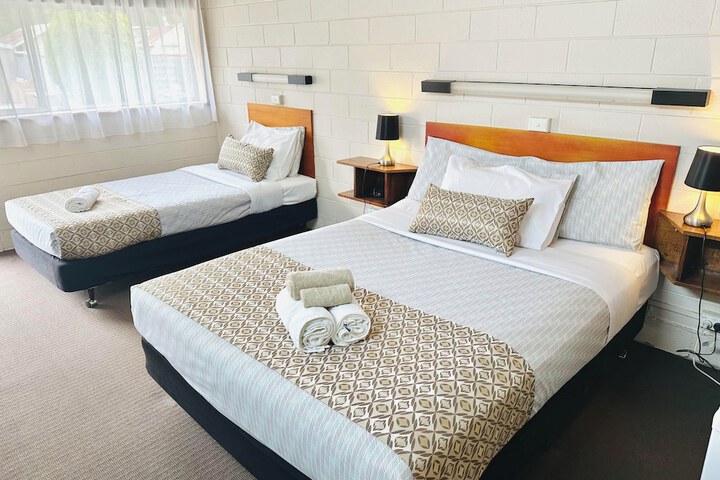 Room 3 of 8