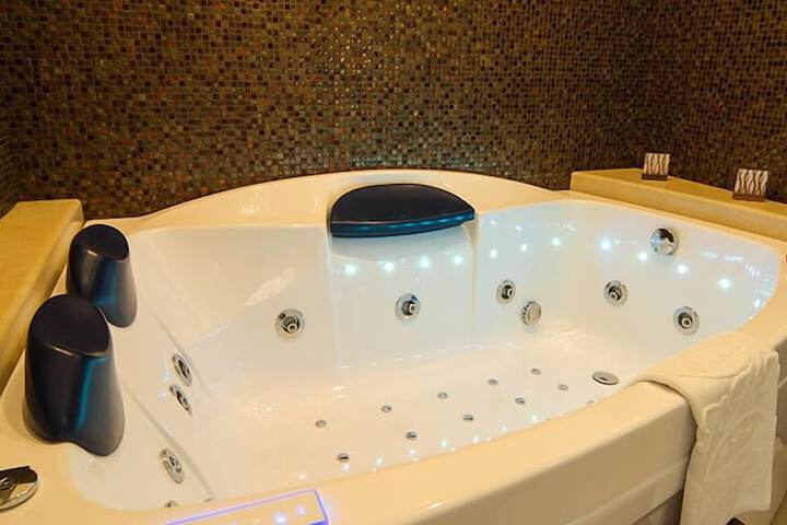 Hot Tub 43 of 49